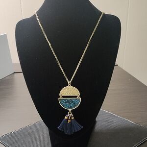 Elegant Gold Tone And Blue Pendant Necklace